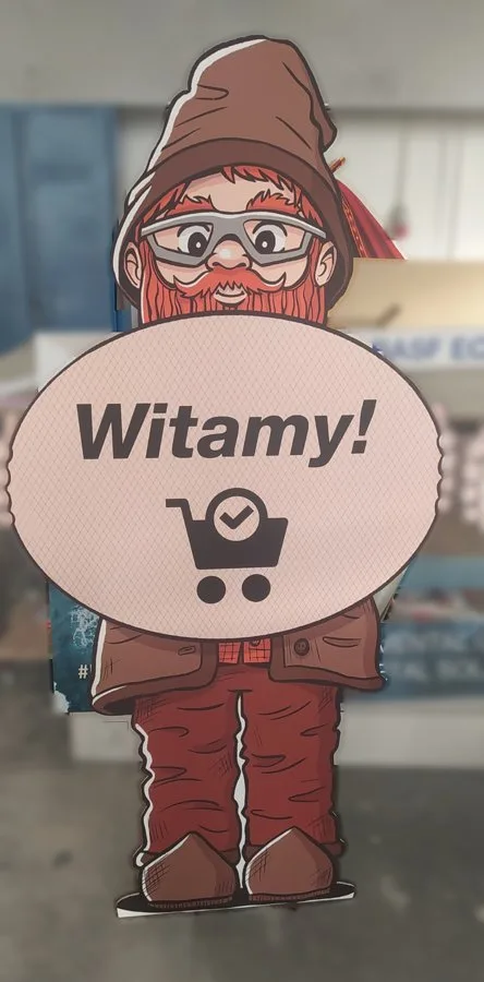 Krasnal z tablicą na powitanie