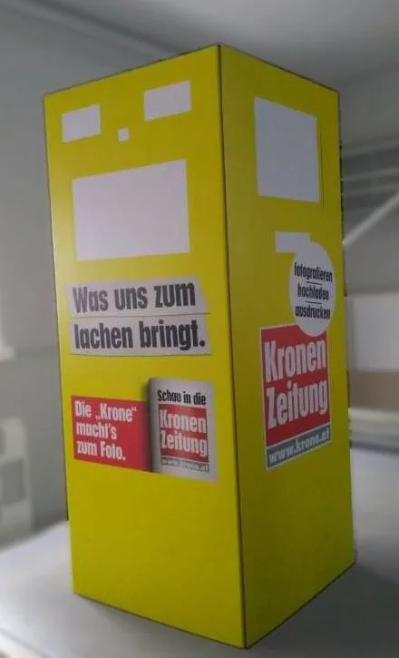 Stand reklamowy – totem z tektury